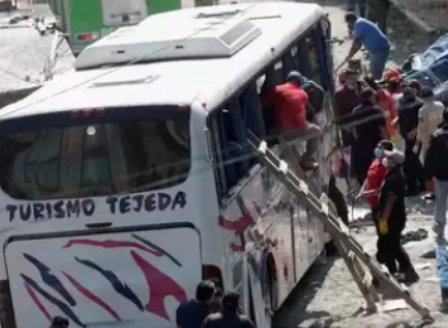 Автобус се преобърна в Мексико, 9 души загинаха, а 40 са ранени
