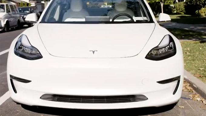 Tesla ще изтегли 362 000 автомобила от движение в САЩ заради дефект