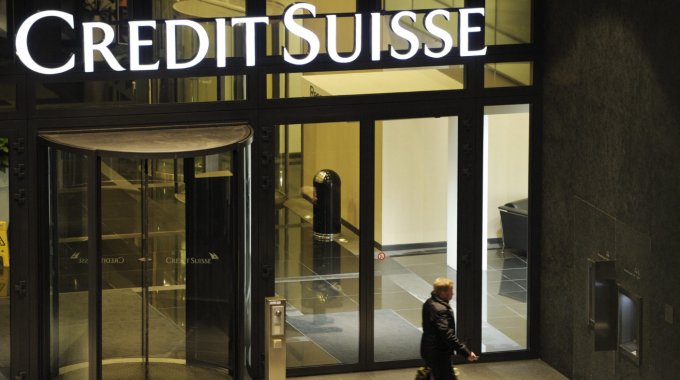 UBS е в напреднал етап на преговори за придобиване на Credit Suisse