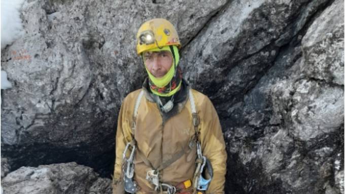 Български пещерняци влязоха до минус 1100 м в пещера в Италия