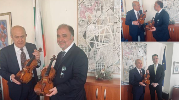 Виртуози върнаха на държавата цигулките, с които са концертирали