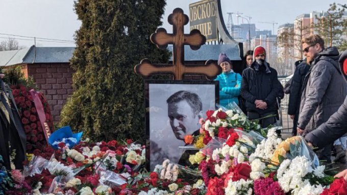 Руски свещеник, отслужил панихида в памет на Навални, беше отстранен за три години