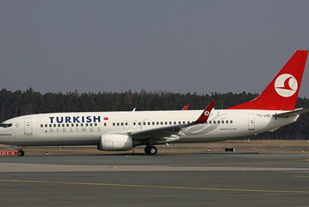 Самолет кацна аварийно на летище София заради сигнал за бомба