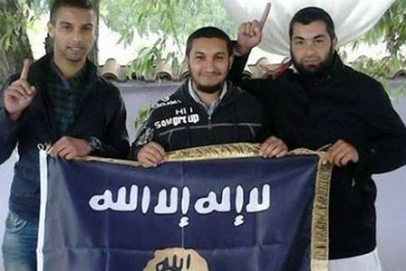 Имамът на Харманли Ремзи Хасан развя знамето на Ислямска държава