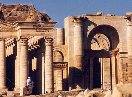 Ислямска държава разрушава и древния град Хатра