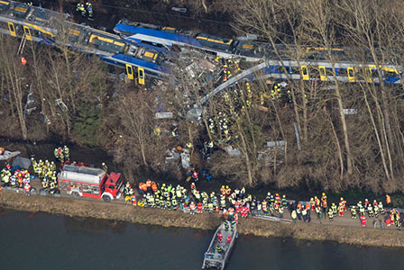 11 са жертвите на влаковата катастрофа в Германия