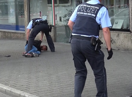 Мъж с мачете уби жена в германския град Ройтлинген
