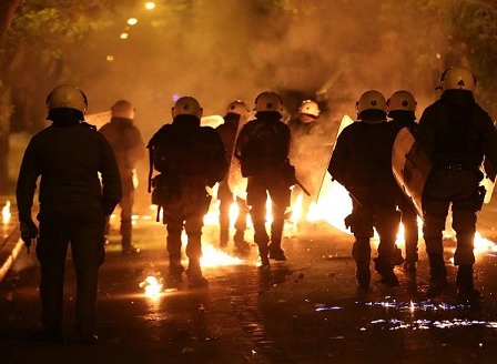 Сблъсъци между протестиращи и полиция в Атина заради посещението на Обама