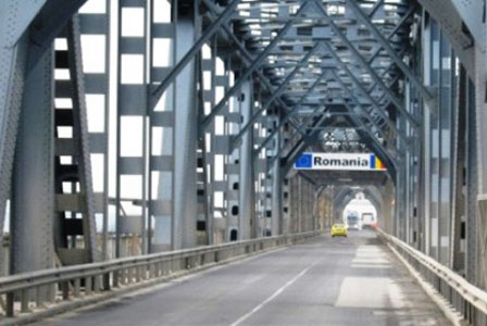 10 гранични полицаи са задържани на Дунав мост 