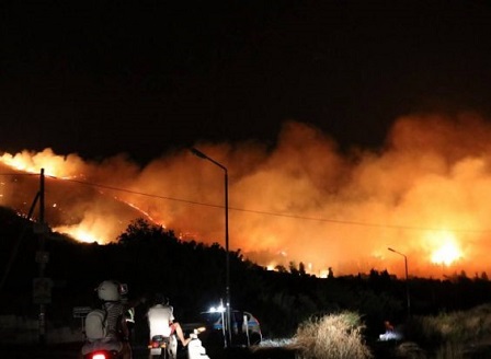 Евакуират хора заради нови пожари в Гърция