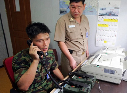 Северна Корея отвори отново горещата телефонна линия със Сеул