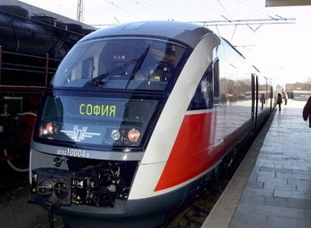 Спряно е движението на влакове по линията София - Варна заради катастрофа