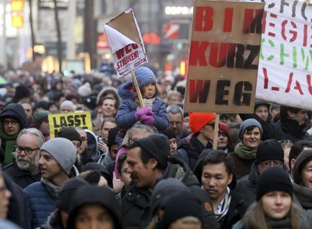Хиляди се включиха в протест срещу управляващата коалиция в Австрия