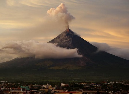 Над 75 хиляди са евакуирани заради вулкана във Филипините