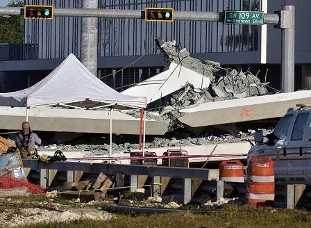 Разследват причините за срутването на мост в Маями