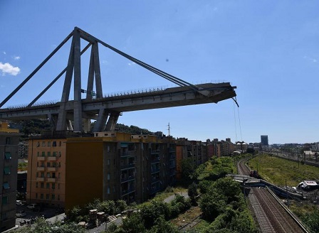 Продължава издирването на хора в руините на моста Моранди в Генуа