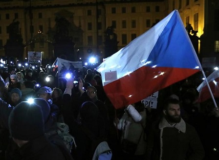 Протести в Чехия срещу оставането на власт на премиера Бабиш